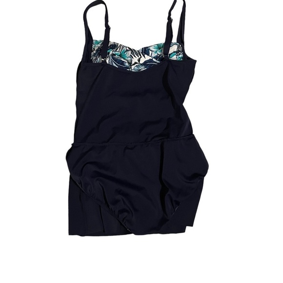 A & H Sportswear Co. Women’s One Piece Ruched Front Swimsuit Swim Dress Size 12 - Picture 10 of 10